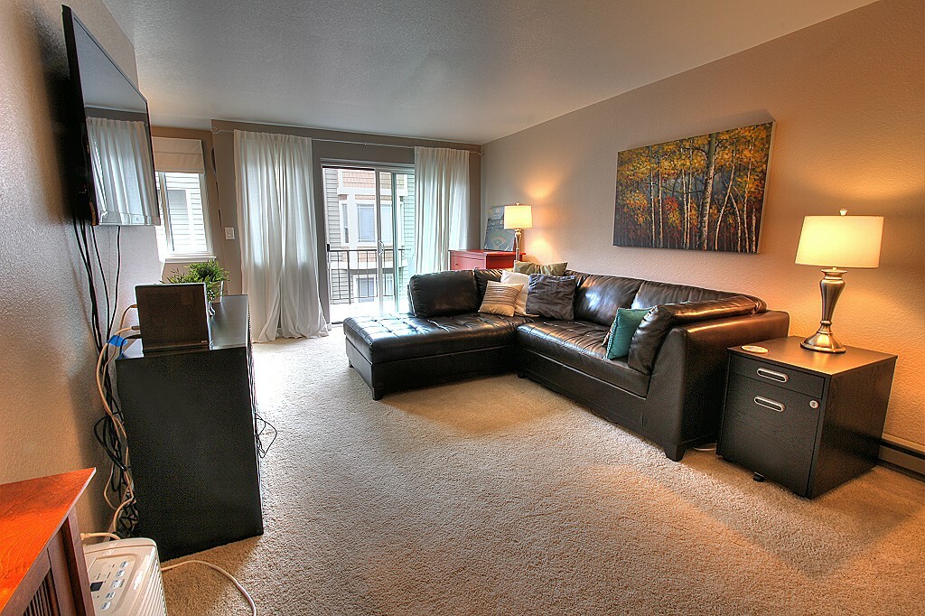 Property Photo: Living room 1756 NW 57th St 6  WA 98107 