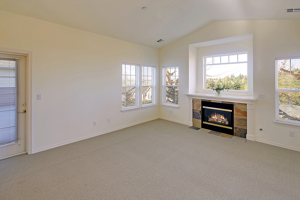 Property Photo: Living room 22540 SE 45th St 2650  WA 98029 