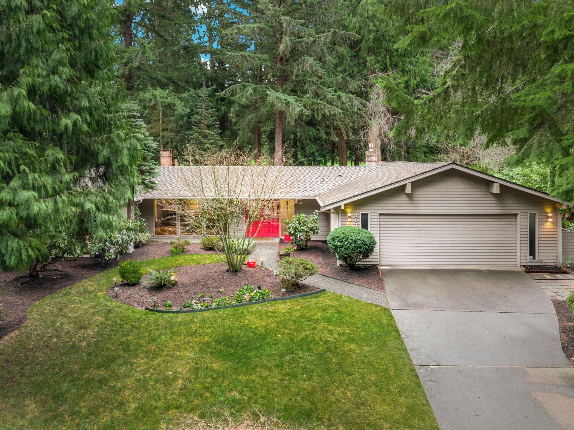 Property Photo: 3132 Sahalee Drive W WA 98074
