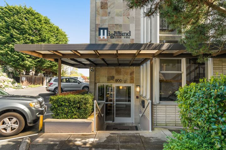 Property Photo:  900  Warren Avenue N 302  WA 98109 