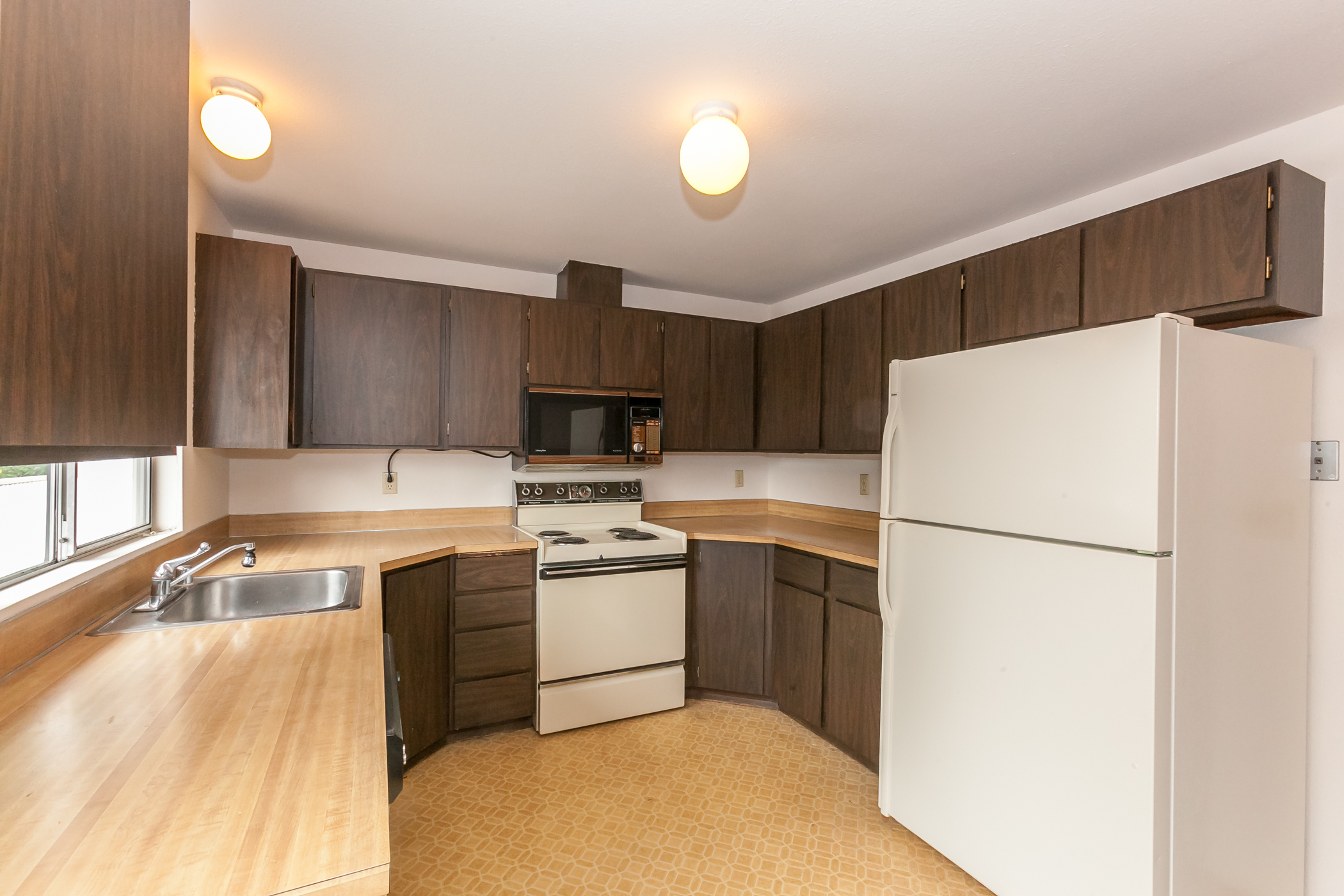 Property Photo: Interior 18319 12th Ave NE WA 98155