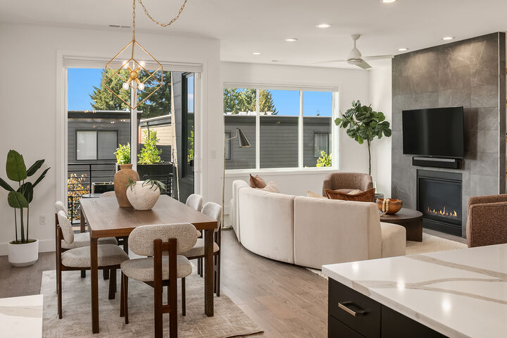Property Photo:  733  4th Court S  WA 98033 