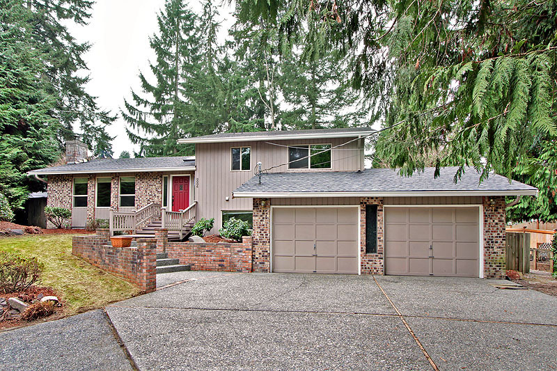Property Photo: 8006 E Glen Dr WA 98203