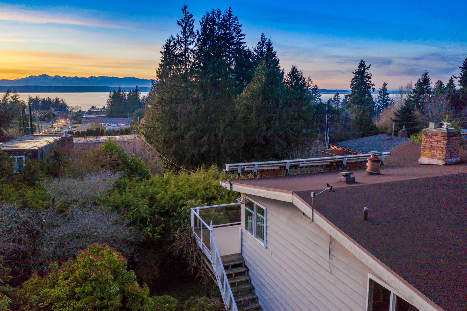 Property Photo:  1112 Excelsior Place  WA 98020 