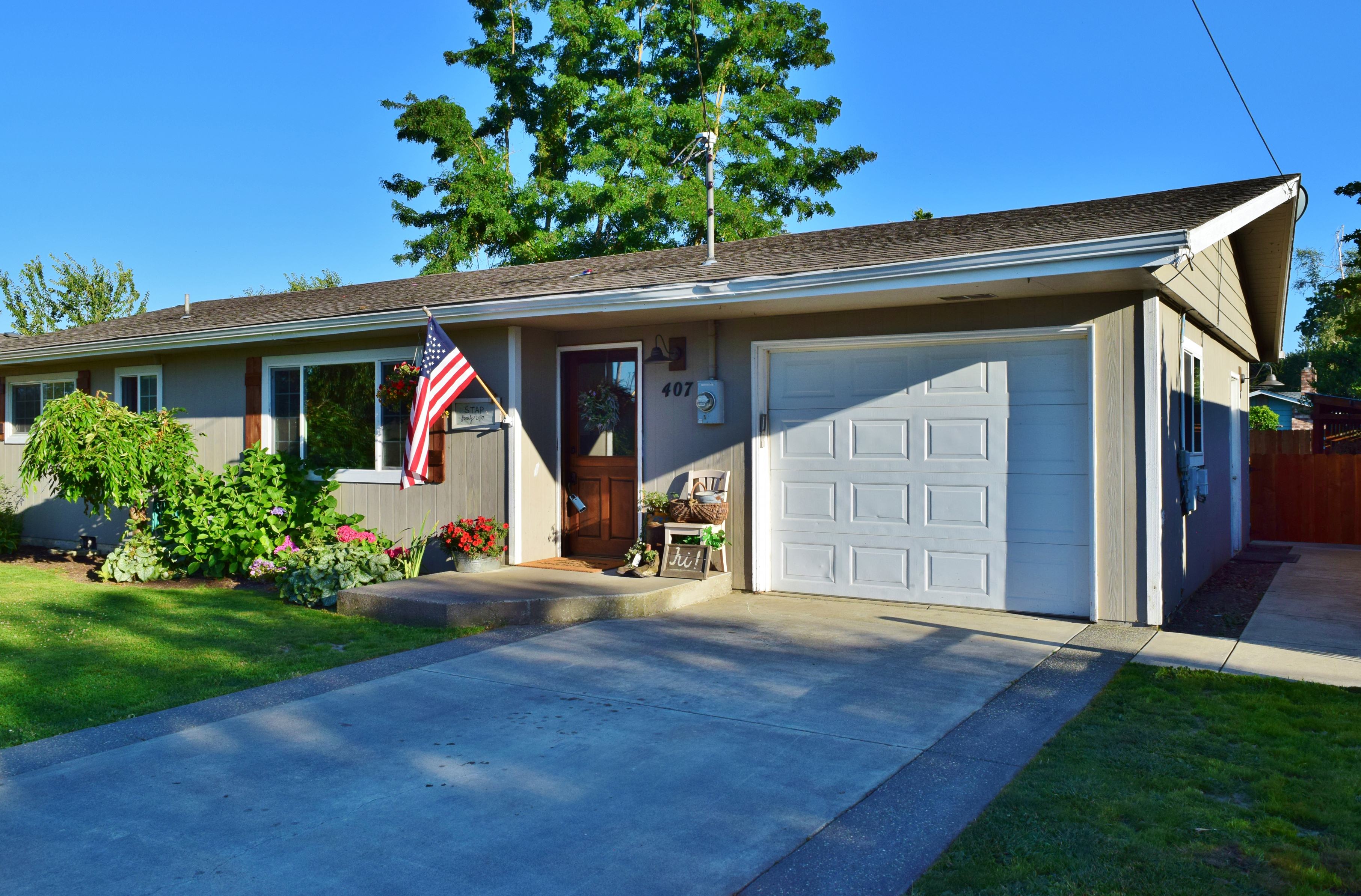 Property Photo: Exterior 407 W Second St WA 98247