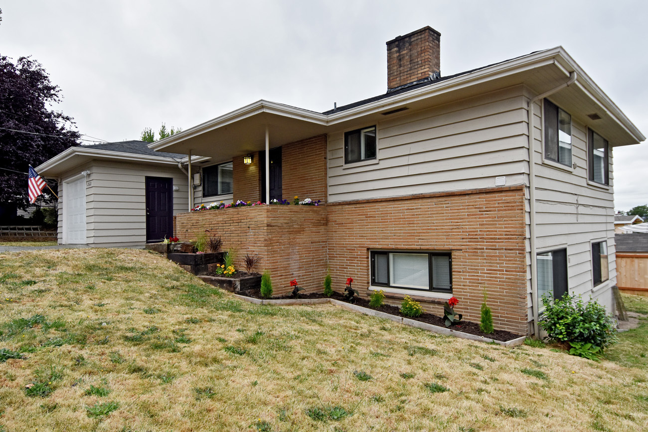 Property Photo:  2520 S 118th St  WA 98168 