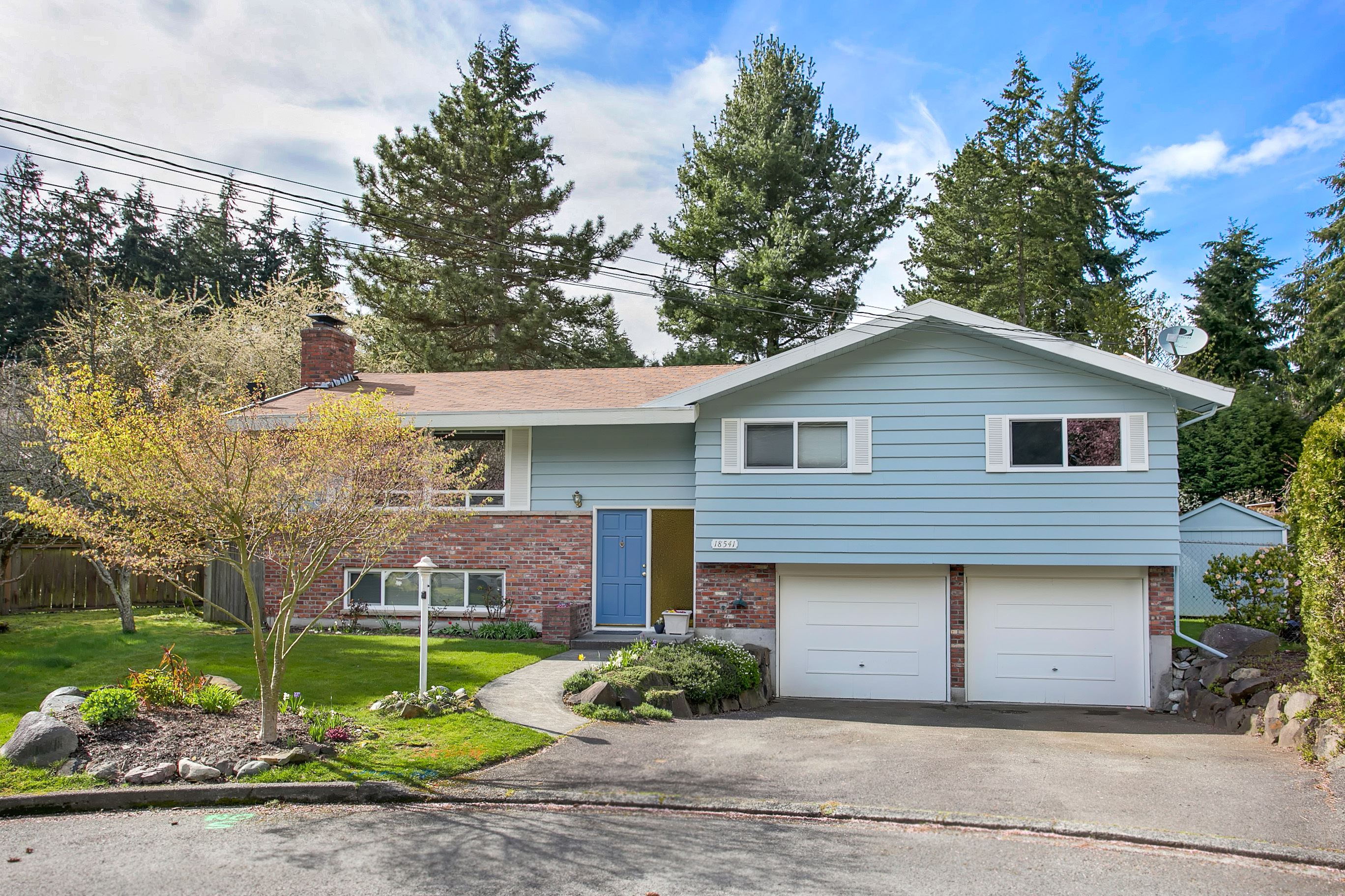 Property Photo:  18541 Palatine Place N  WA 98133 