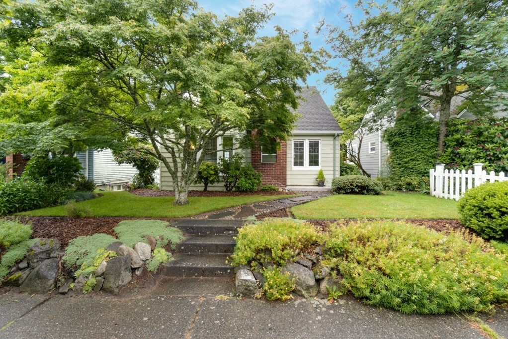 Property Photo: 5918 34th Ave SW 5918 34th Ave SW  WA 98126 