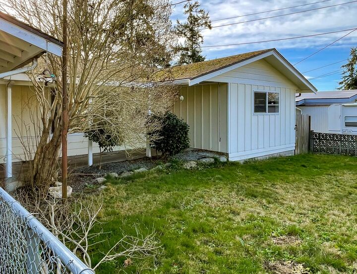 Property Photo:  1771 NE 4th Ave  WA 98277 