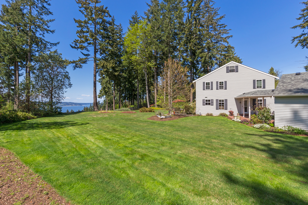 Property Photo:  4930 Island View Lane  WA 98275 