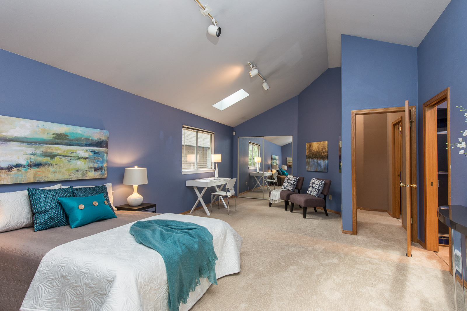 Property Photo: Master bedroom/ensuite 9518 Sand Point Wy NE  WA 98115 