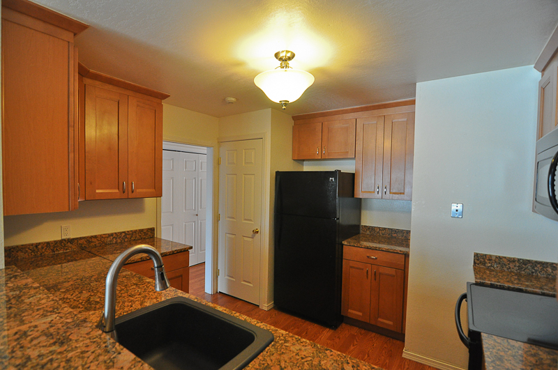 Property Photo: Home tour 12840 SE 40th Ct B10 WA 98006