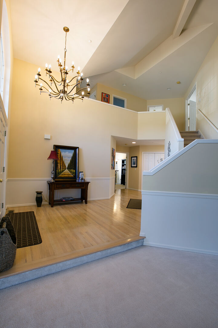 Property Photo: Foyer 755 NW Datewood Dr WA 98027