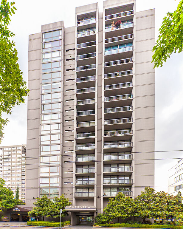 Property Photo: 1101 Seneca St 1601 WA 98101