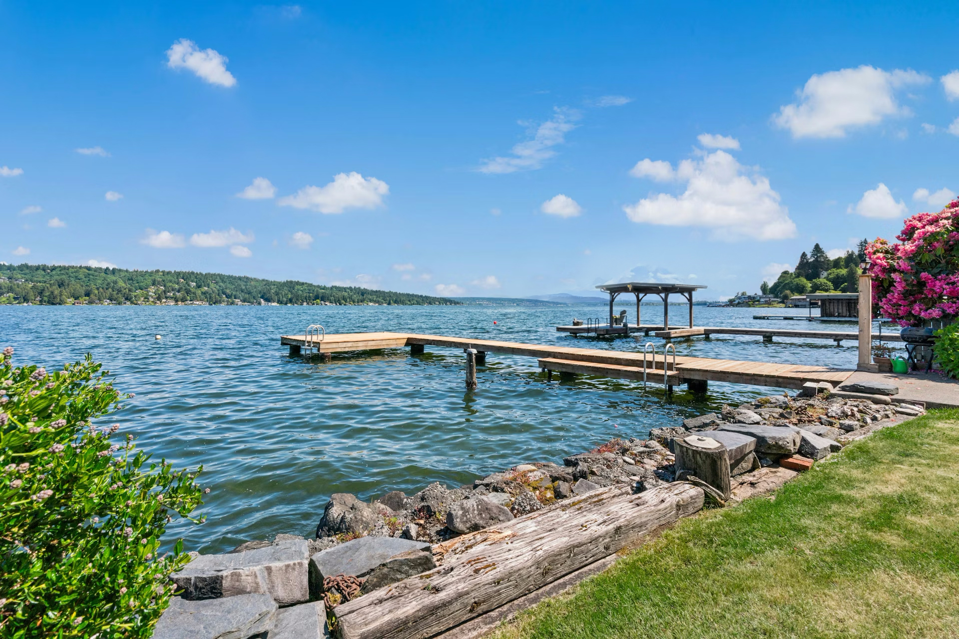Property Photo:  13008  Riviera Place NE  WA 98125 