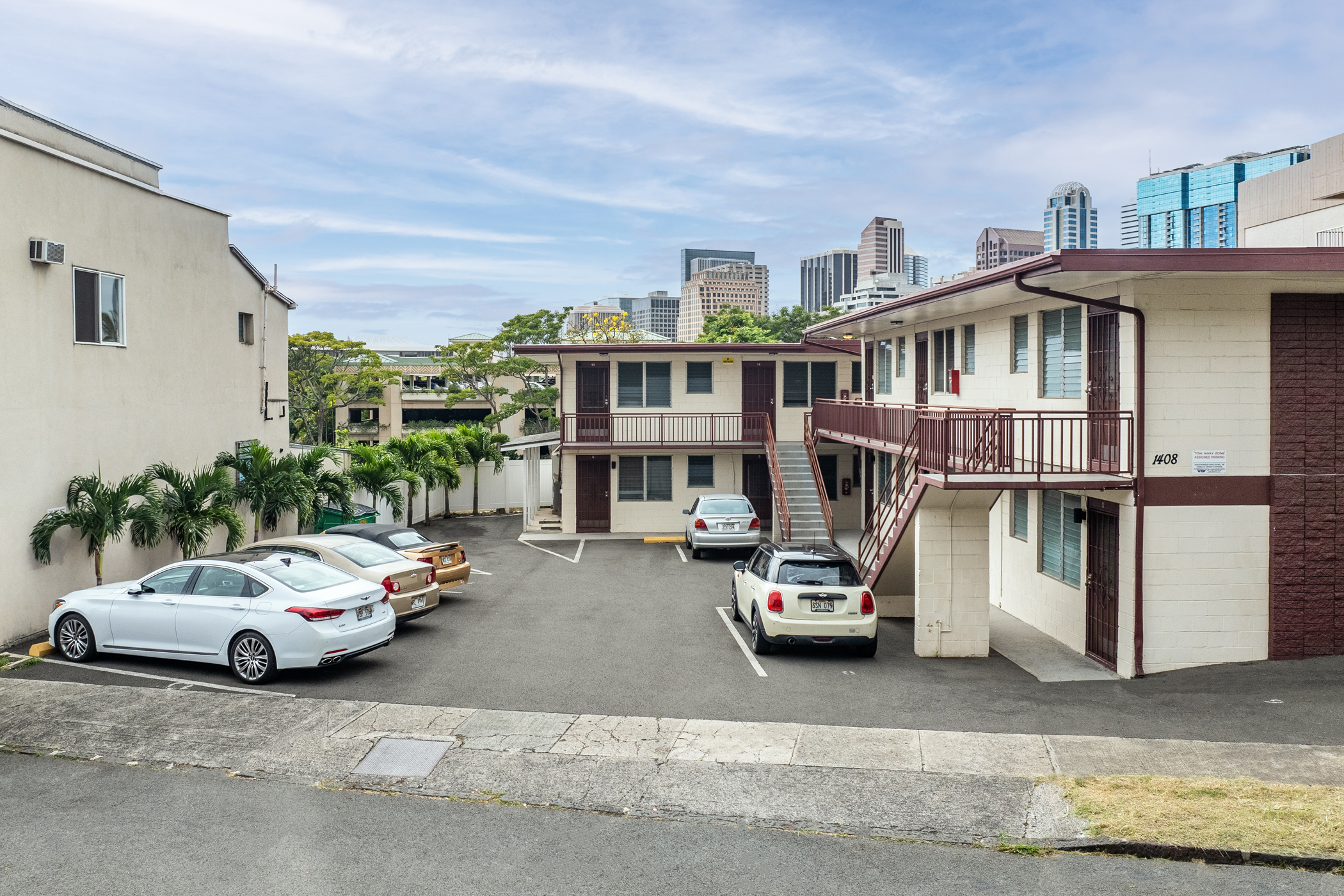 Property Photo:  1408 Lusitana Street  HI 96813 