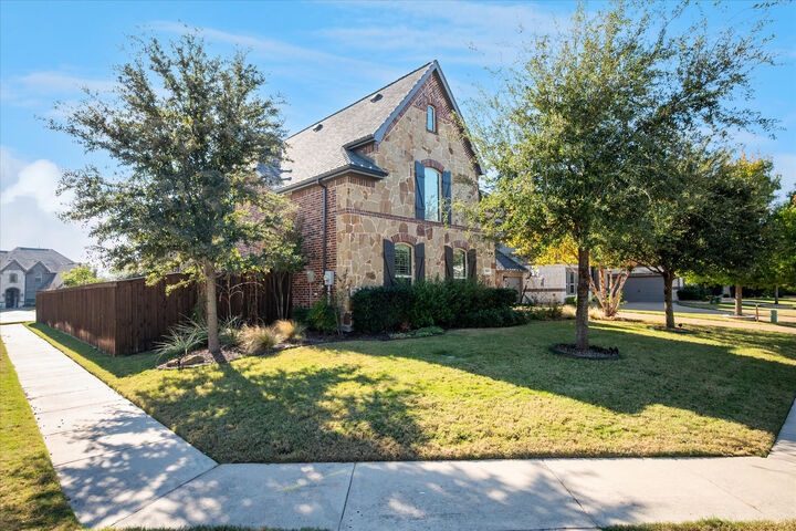 Property Photo:  2880 Redfern Drive  TX 76262 