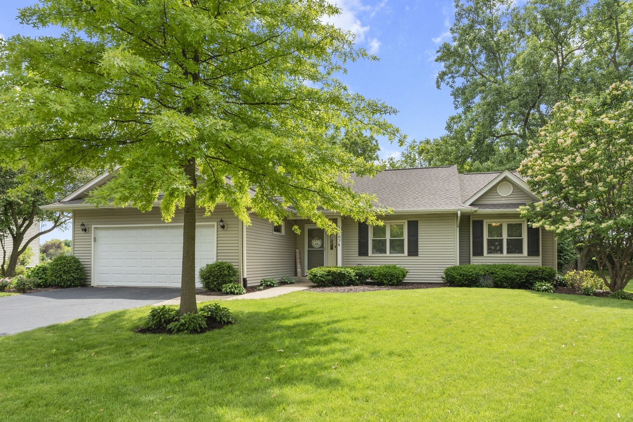 Property Photo:  1367 Natalie Lane  IL 60504 