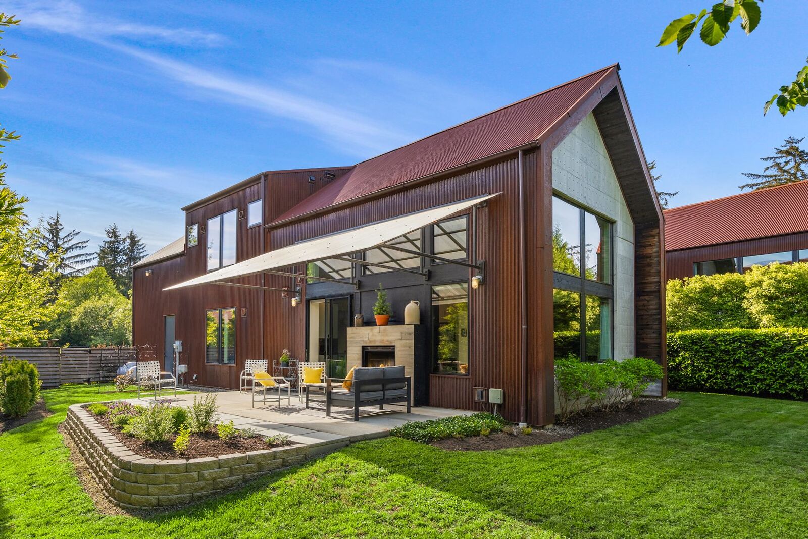 Property Photo:  4670  Flying Goat Avenue NE  WA 98110 