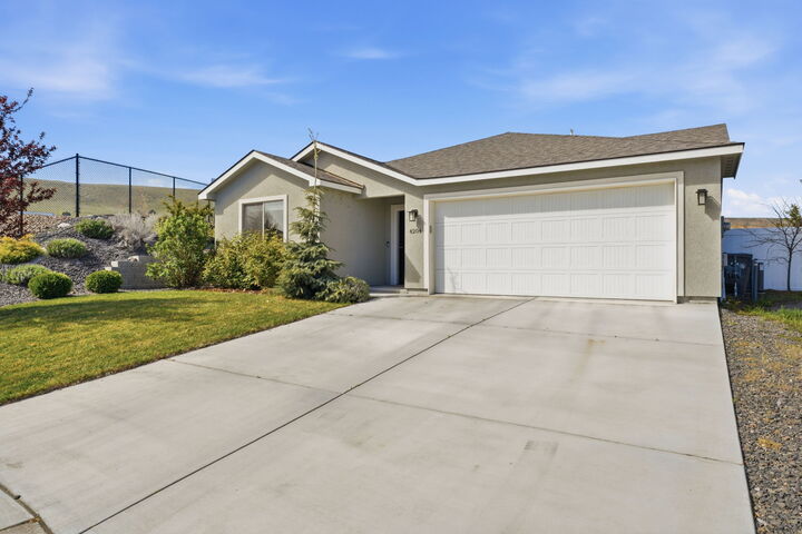 Property Photo: 4204 S Anderson Pl WA 99337