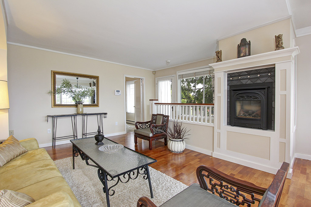 Property Photo: Living room 5256 42nd Ave SW  WA 98136 