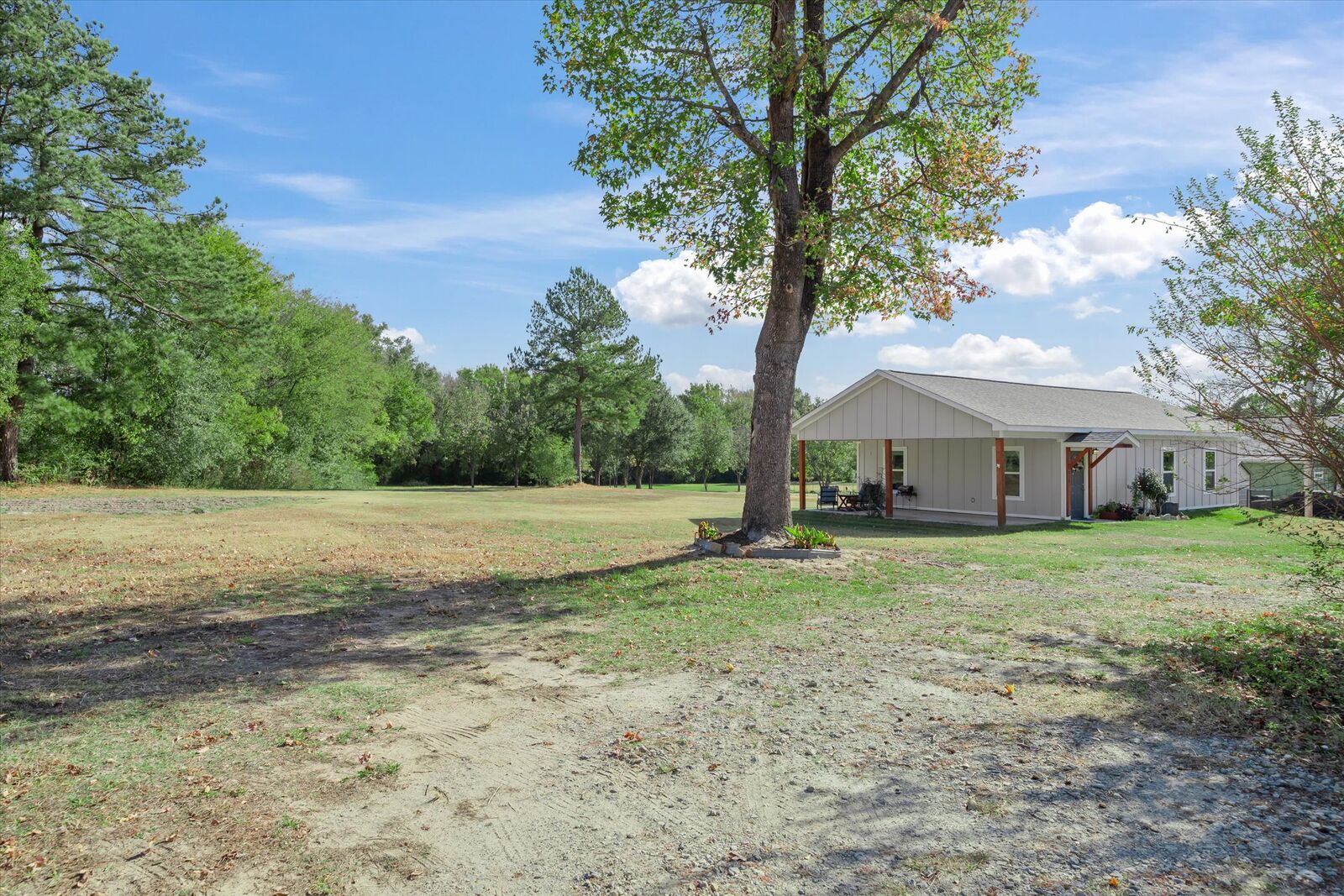 Property Photo:  838 W Quitman Street  TX 75440 