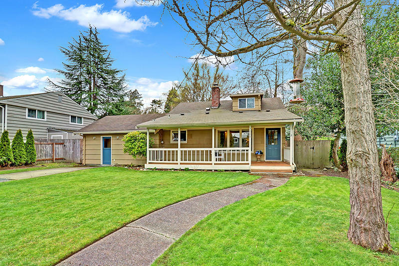 Property Photo:  3229 NE 104th St  WA 98125 