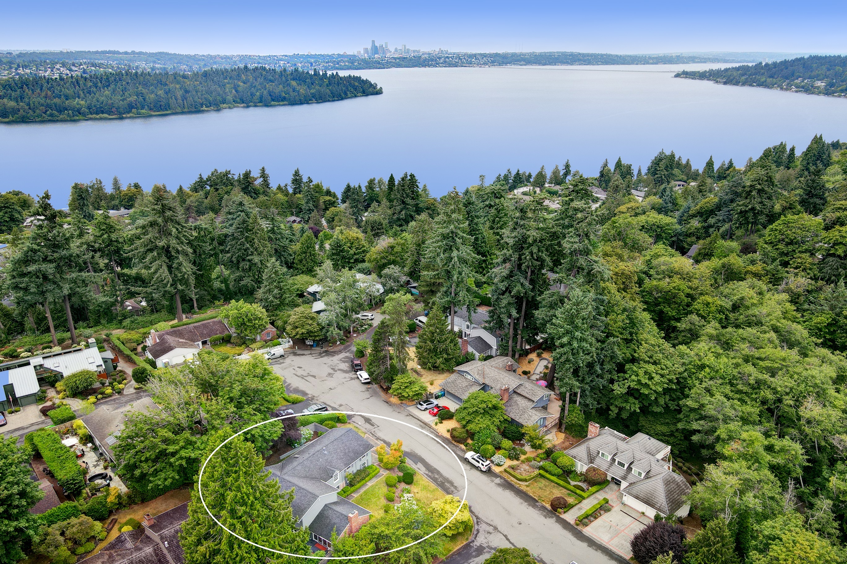 8255 SE 59th Street  Mercer Island WA 98040 photo