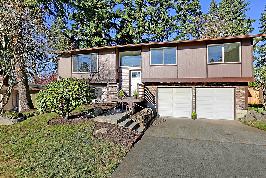 Property Photo:  9100 NE 141st St  WA 98034 