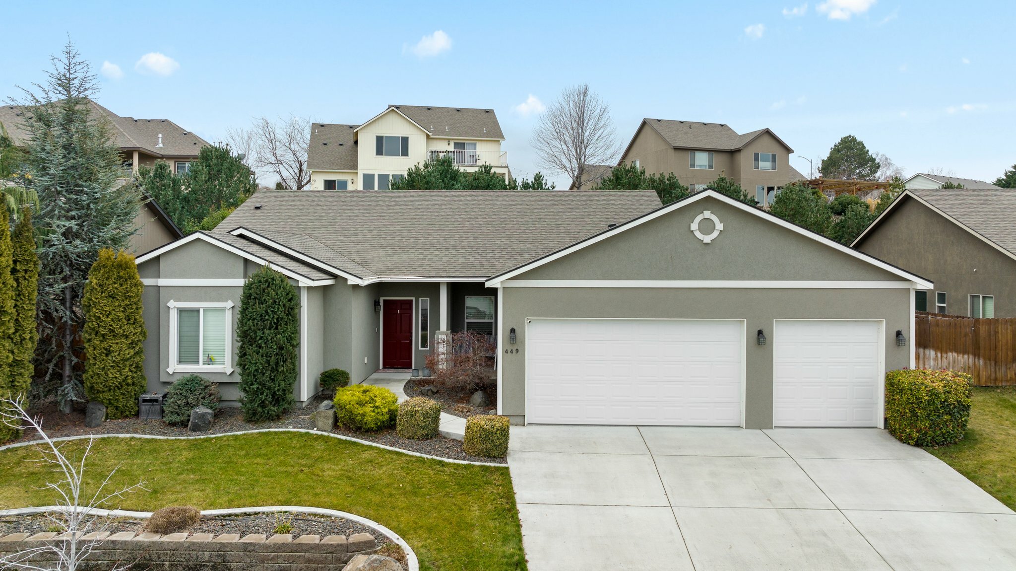 Property Photo: 449 Charbonneau Dr WA 99352