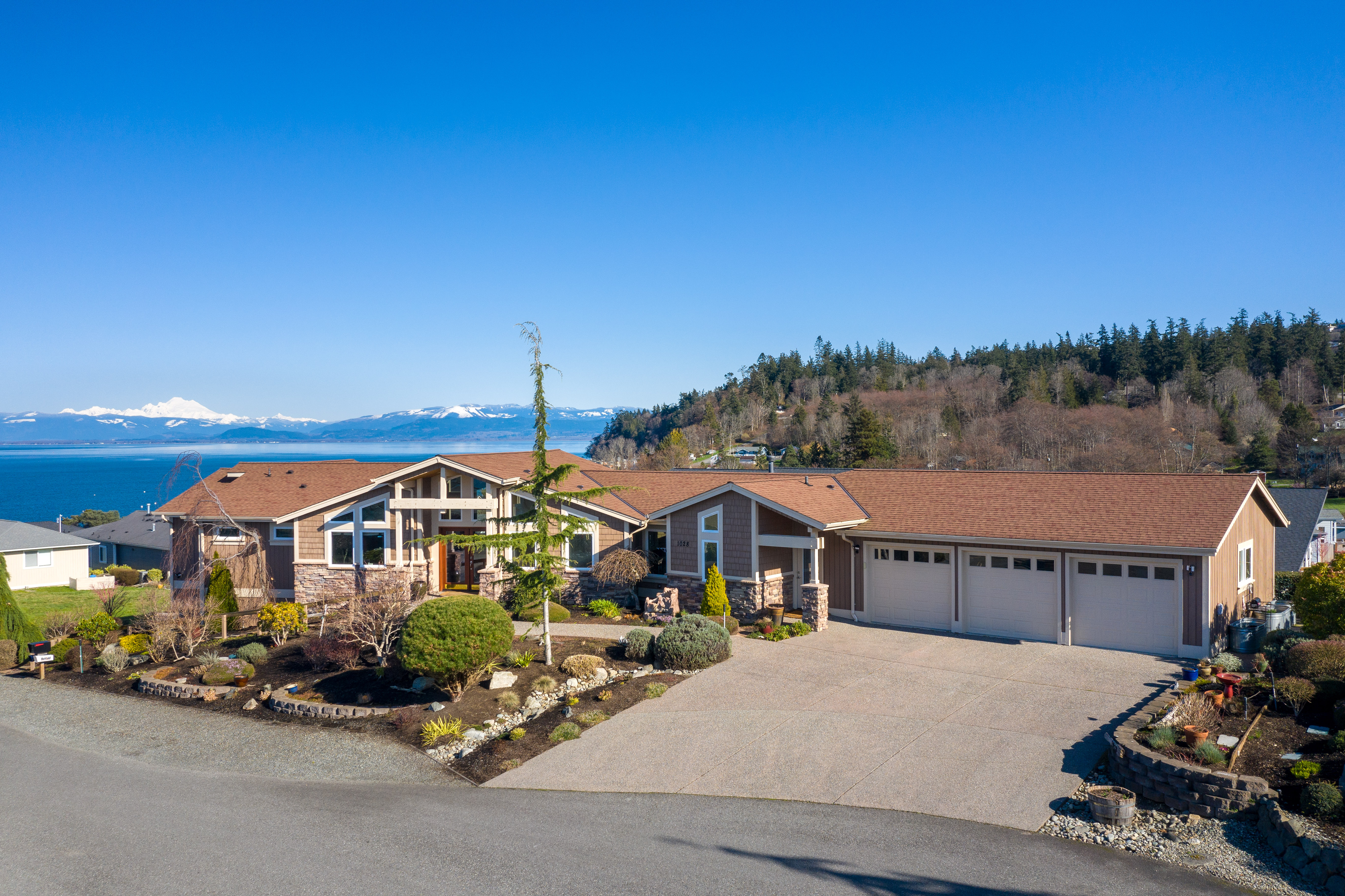 Property Photo:  1028 Shorecrest Place  WA 98282 