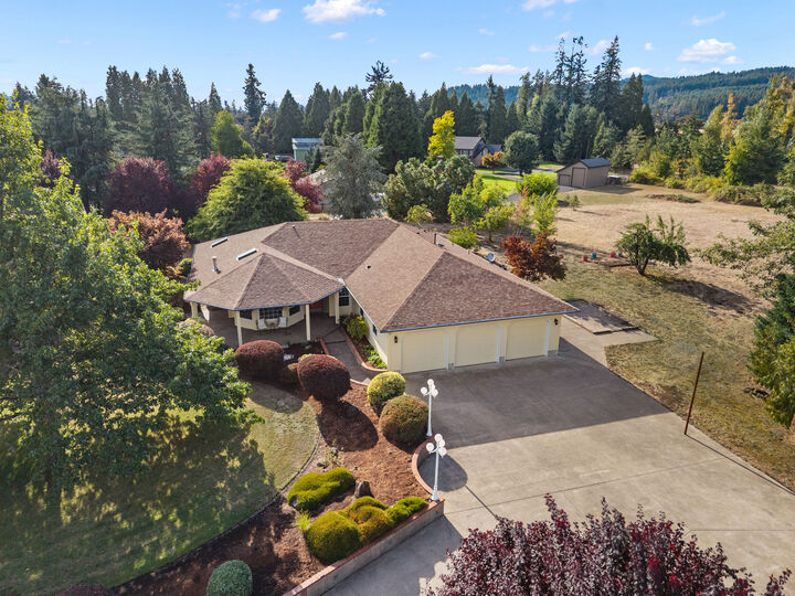 Property Photo:  39141 Easton Ln  OR 97477 