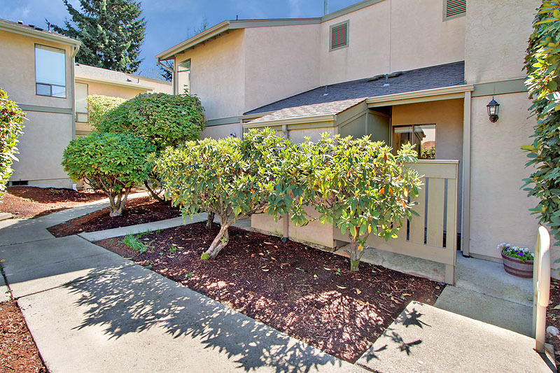 Property Photo:  10045 NE 138th Place E5  WA 98034 