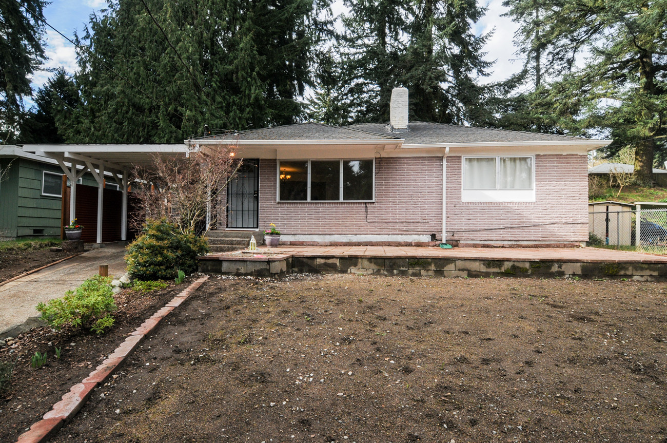 Property Photo:  15721 Densmore Ave N  WA 98133 