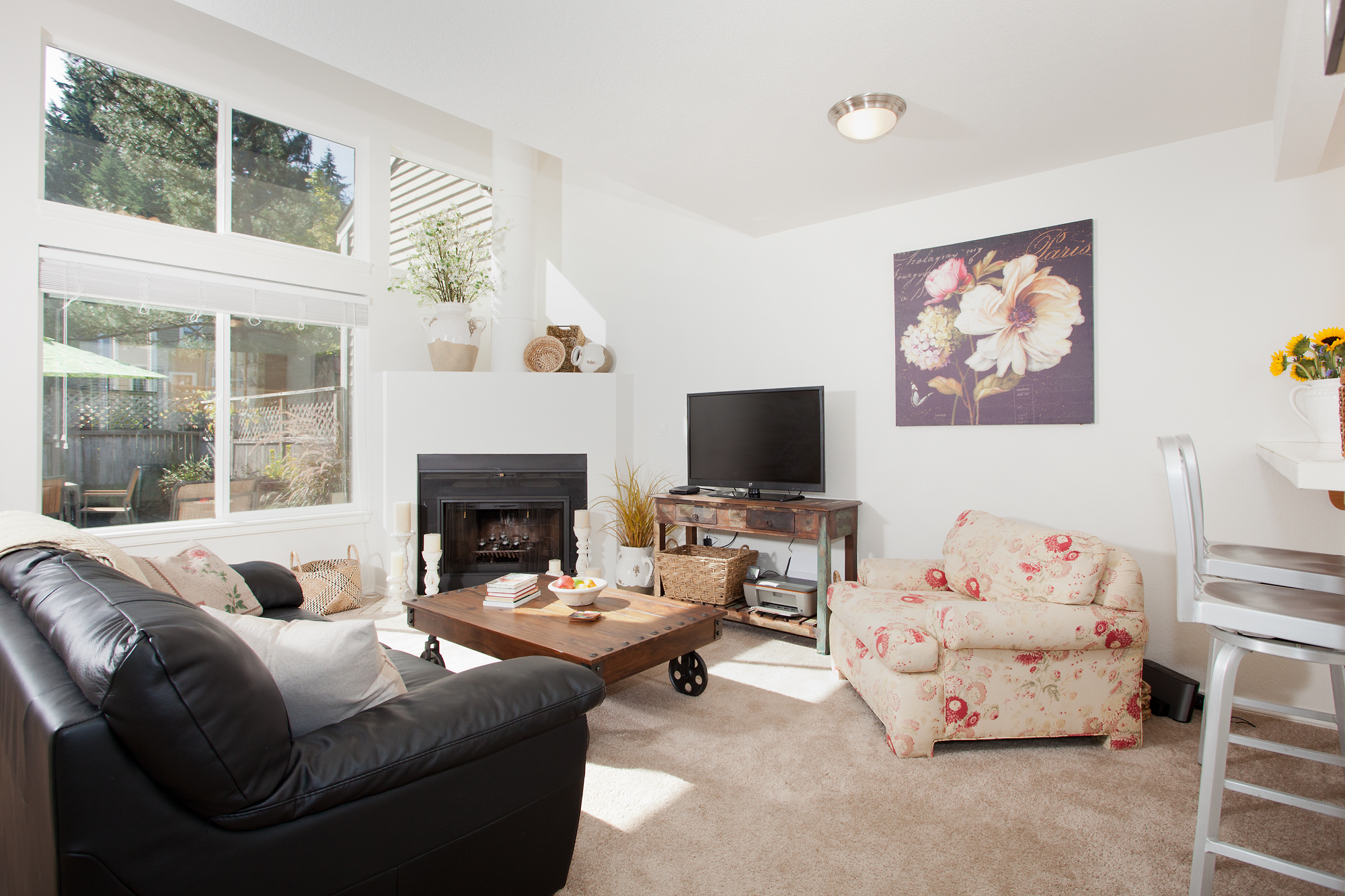 Property Photo: Bright and airy living room 11807 NE 105th Ct  WA 98033 