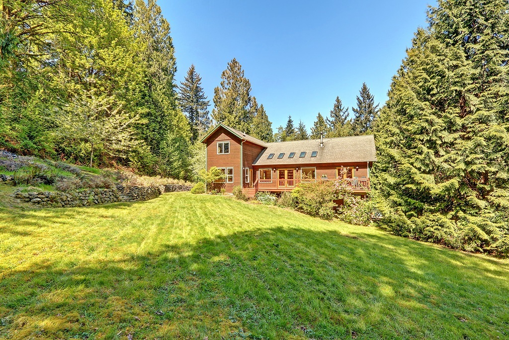 Property Photo:  7818 Springridge Rd NE  WA 98110 