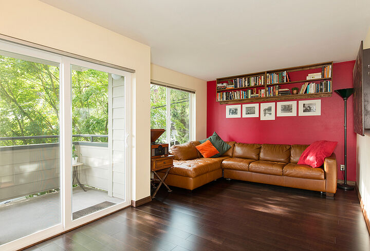 Property Photo: Living room 3926 1st Ave NE 21  WA 98105 
