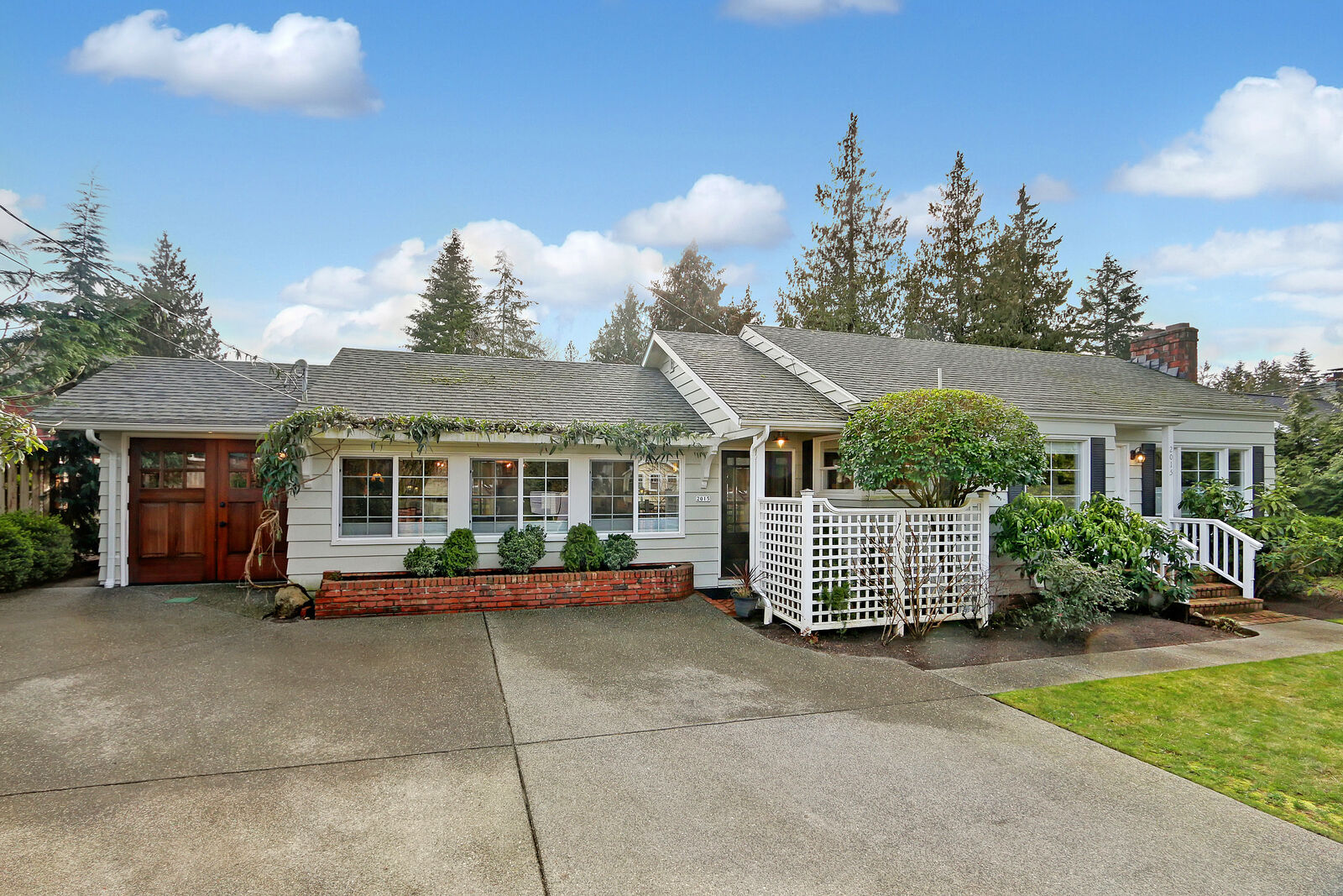 Property Photo:  2015 SW 149th St  WA 98166 