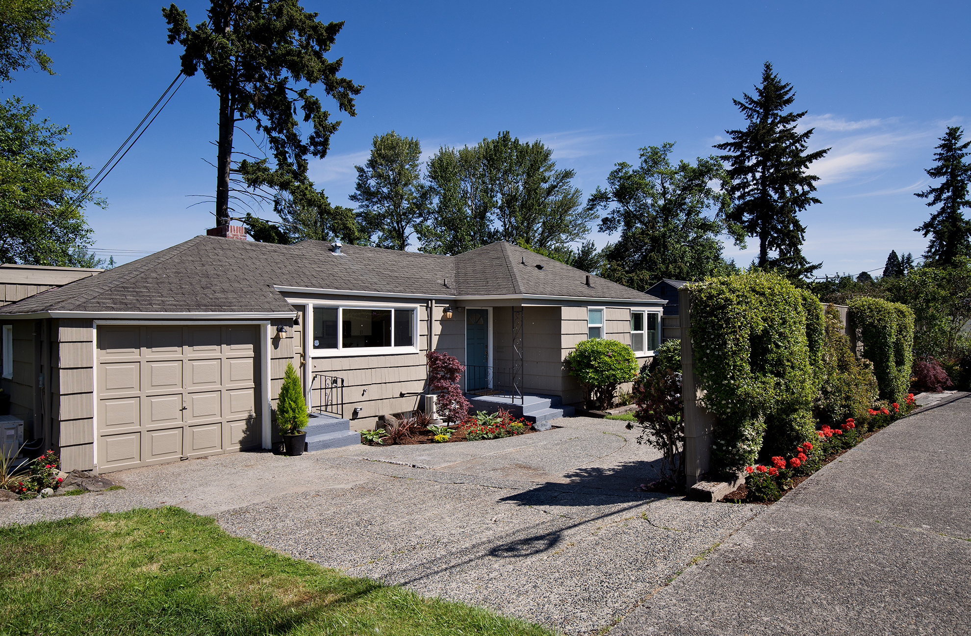 Property Photo:  4516 NE 54th St  WA 98105 