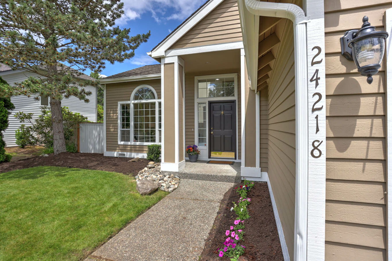 Property Photo:  24218 SE 35th Place  WA 98029 