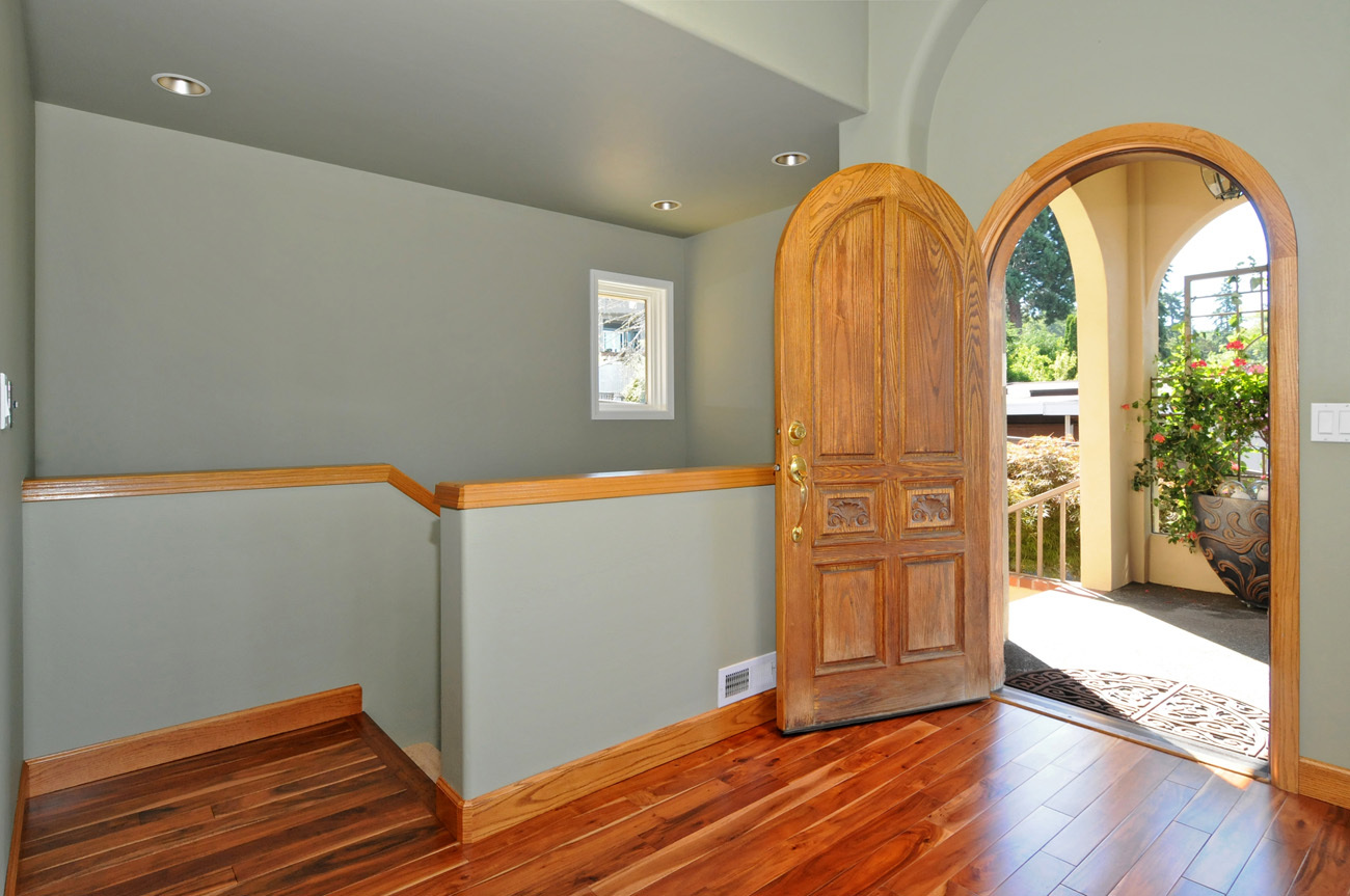 Property Photo: Foyer & arches 18142 Normandy Terrace SW  WA 98166 
