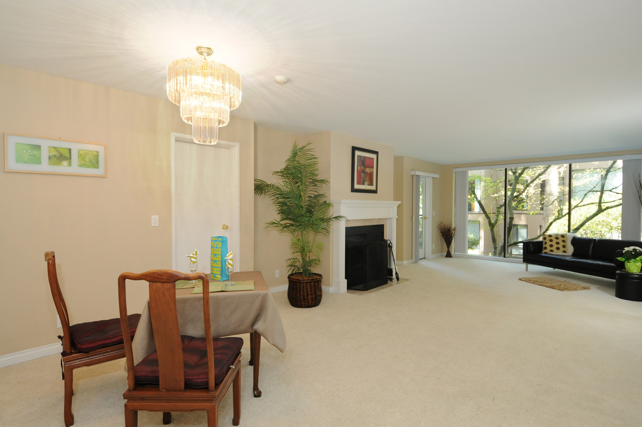 Property Photo: Dining & living room 15508 Country Club Dr A18  WA 98012 